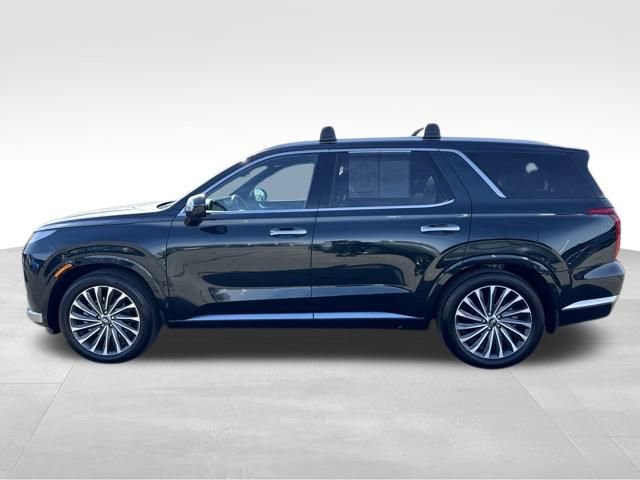 Used 2023 Hyundai Palisade Calligraphy image 2