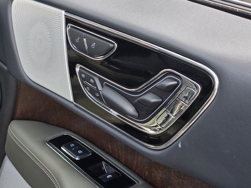 Used 2023 Lincoln Navigator Black Label AWD/4WD image 5