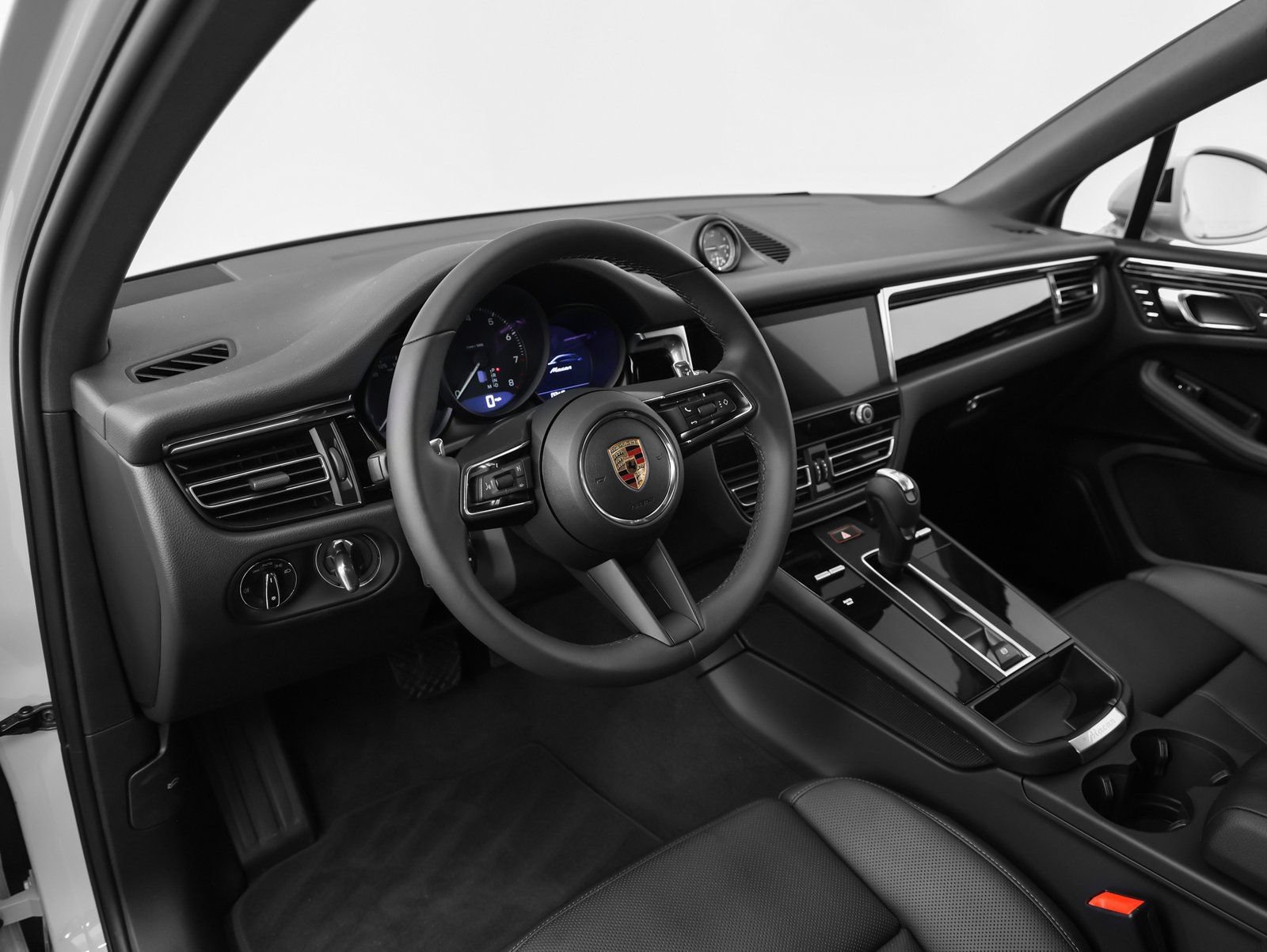 Certified 2026 Porsche Macan AWD/4WD image 4