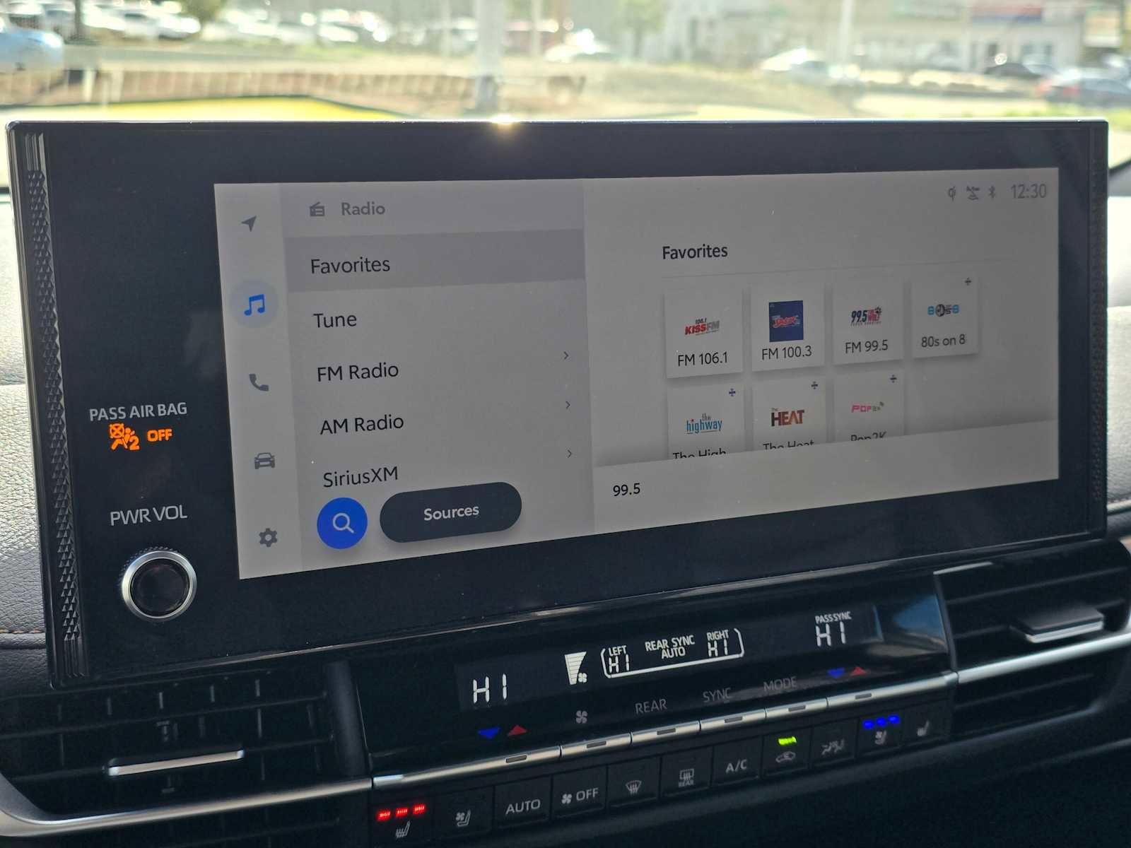 Used 2025 Toyota Sienna Platinum image 28