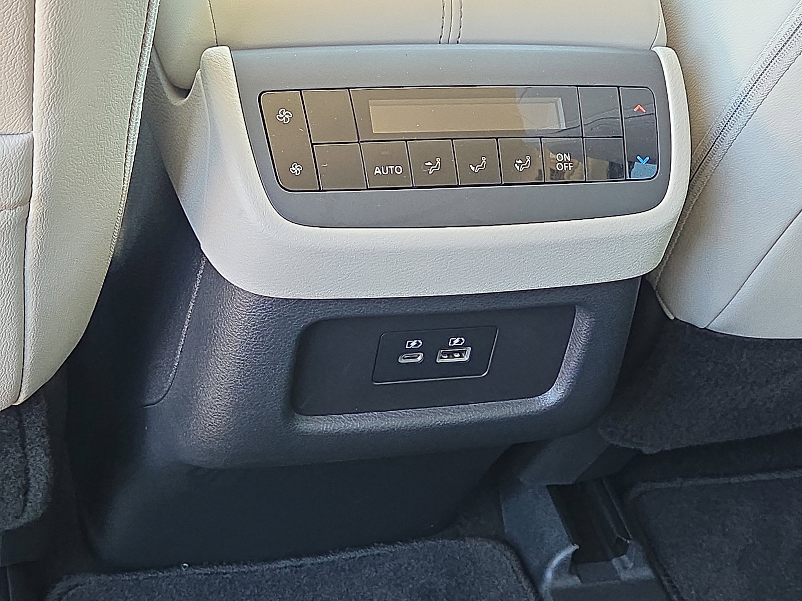 Used 2025 Nissan Pathfinder SL FWD image 12