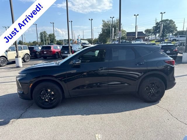 Used 2023 Chevrolet Blazer LT w/ Midnight/Sport Edition FWD image 7