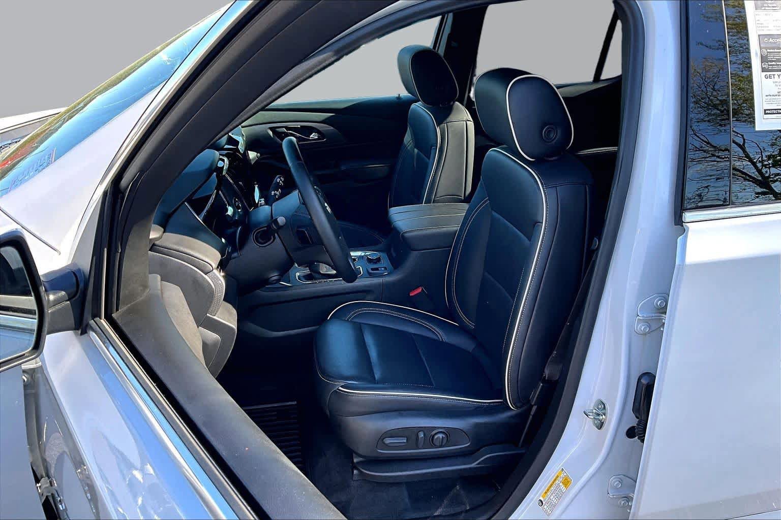 Used 2023 Chevrolet Traverse Premier AWD/4WD image 9