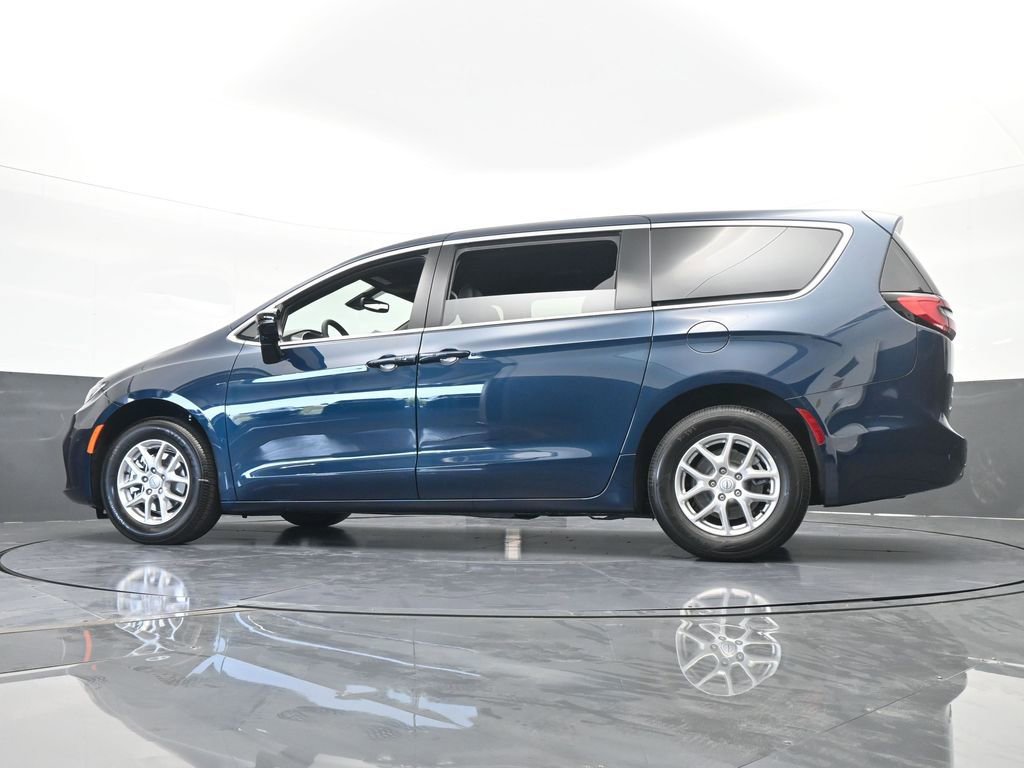 Used 2025 Chrysler Pacifica Select image 51