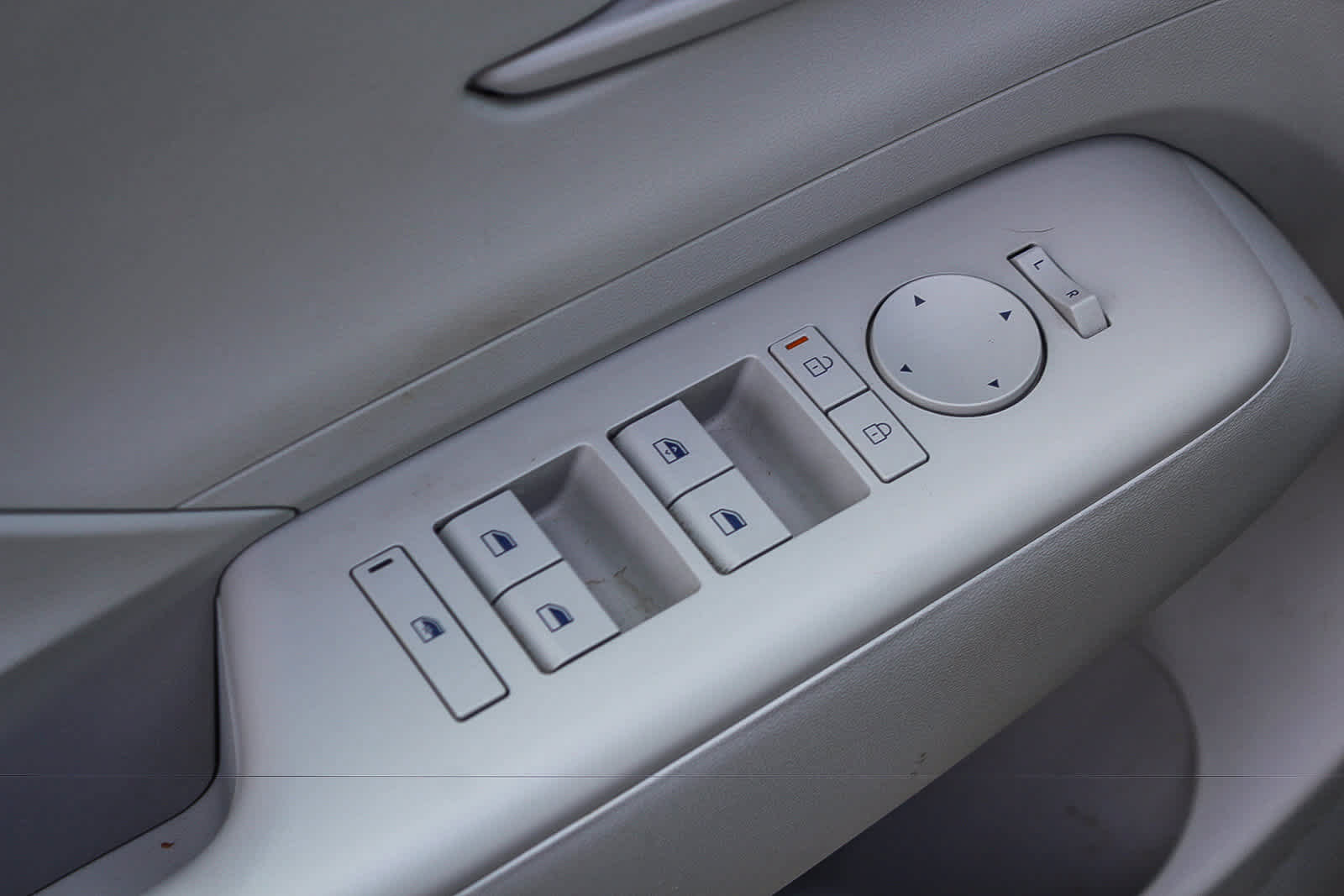 Used 2024 Hyundai Kona SE FWD image 23