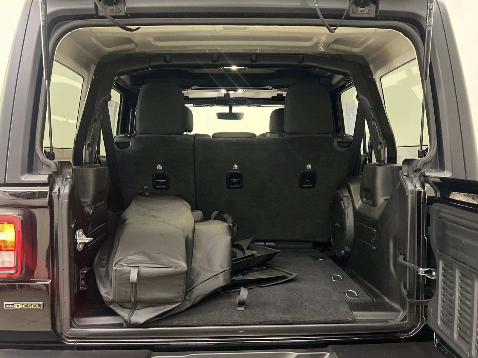 Used 2022 Jeep Wrangler Unlimited Rubicon w/ Cold Weather Group image 24