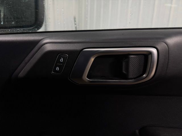 Used 2025 Ford Bronco Badlands image 15