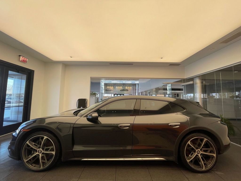 Used 2024 Porsche Taycan 4 Cross Turismo image 2