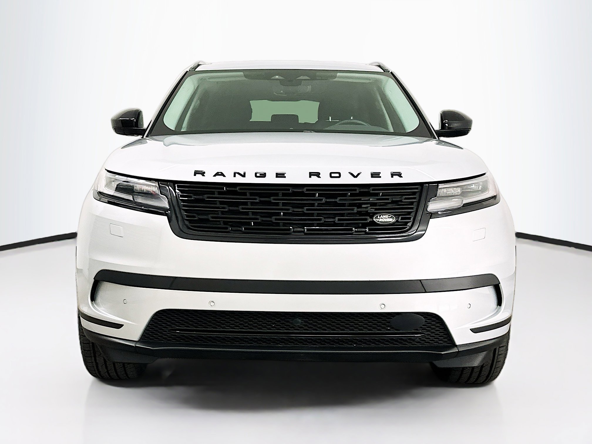 Used 2024 Land Rover Range Rover Velar S image 2
