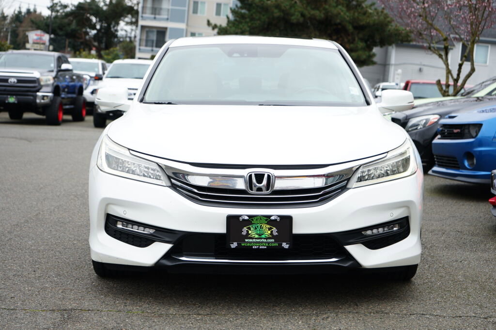 Used 2017 Honda Accord Touring image 8