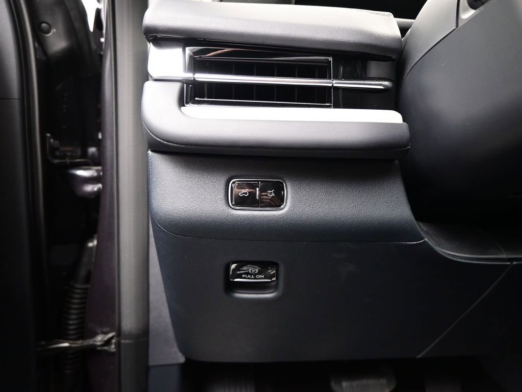 Used 2025 Lincoln Navigator Reserve AWD/4WD image 13