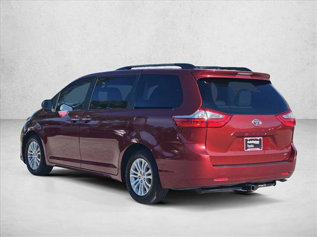 Used 2017 Toyota Sienna XLE FWD image 5
