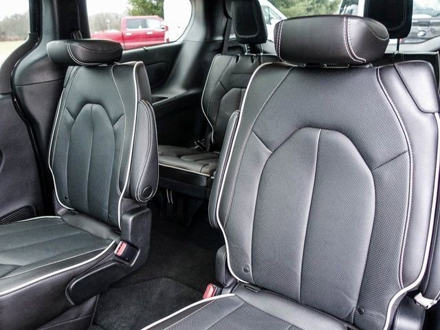 Used 2023 Chrysler Pacifica Limited w/ S Appearance Package image 27