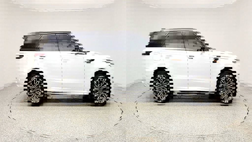 Used 2025 Land Rover Range Rover Sport Dynamic SE image 4