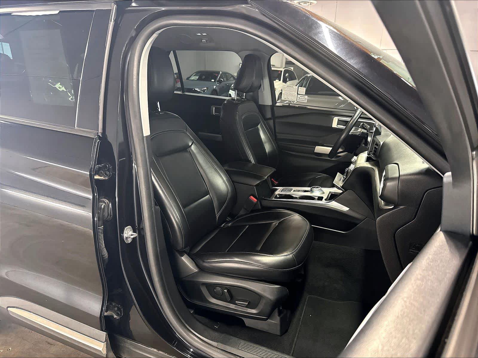 Used 2021 Ford Explorer XLT w/ Equipment Group 202A RWD image 10