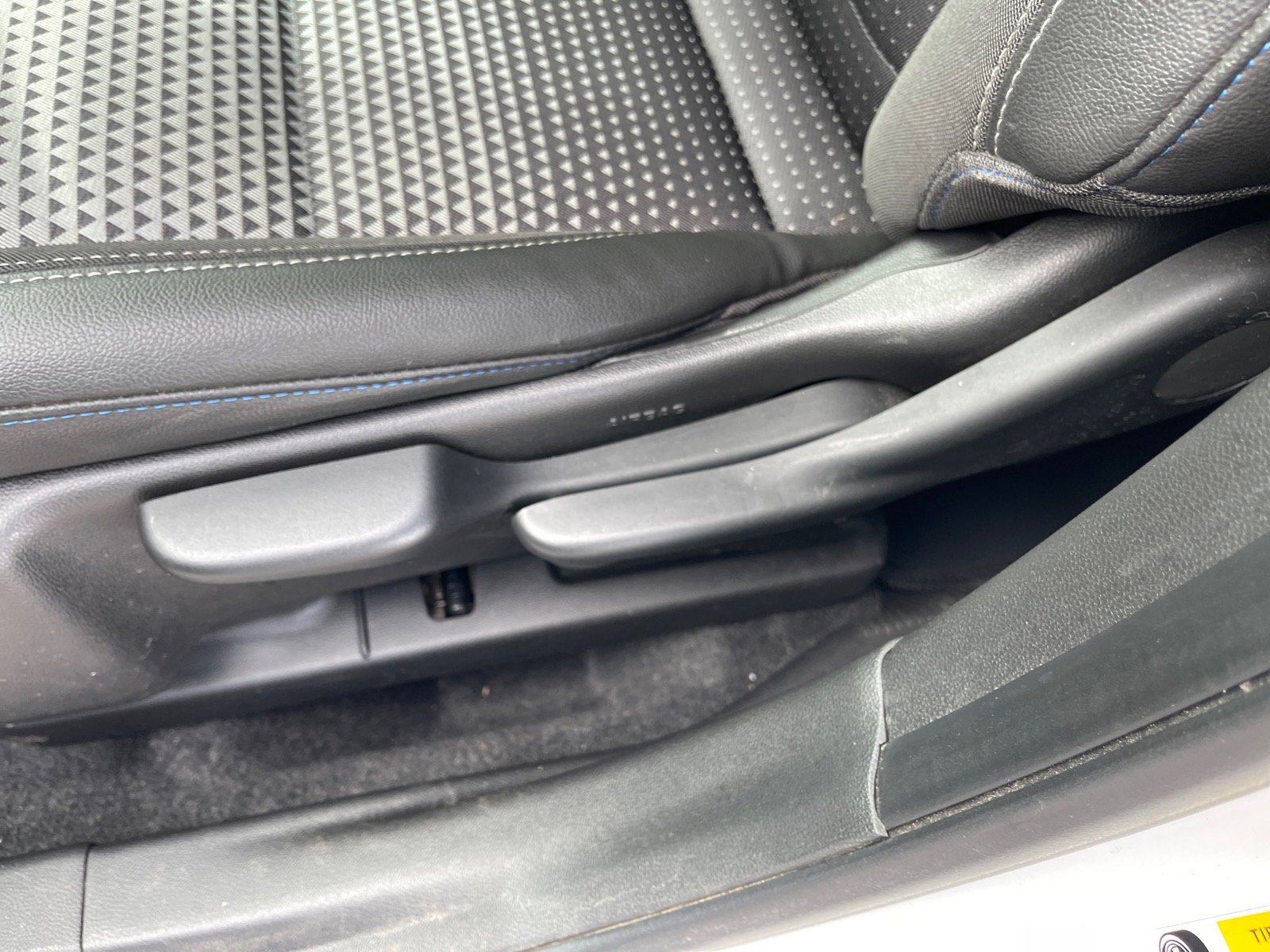 Used 2024 Chevrolet Trax LT w/ Sunroof Package image 9