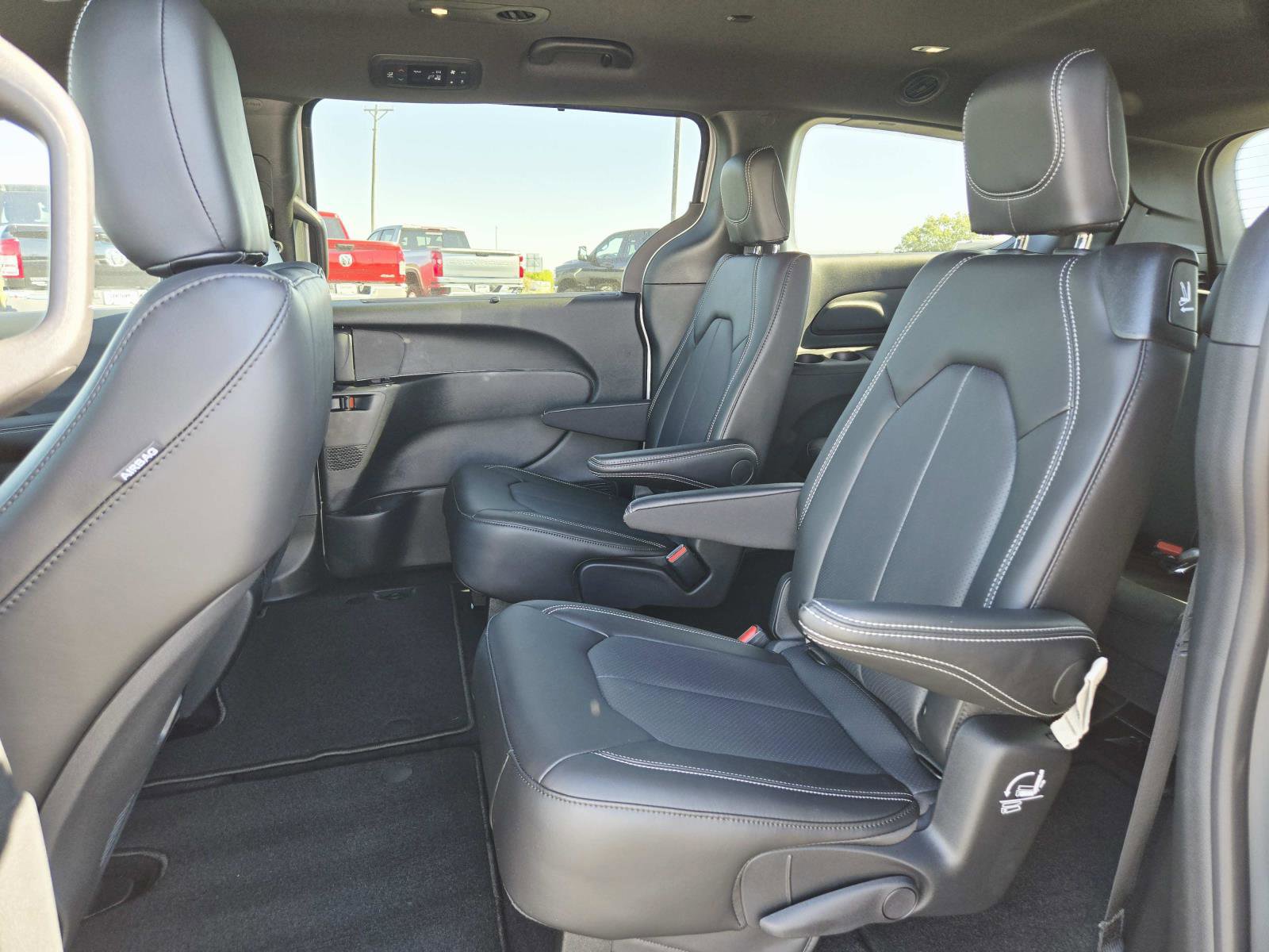 New 2026 Chrysler Pacifica Select image 12