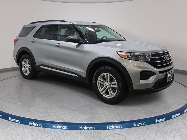 Used 2023 Ford Explorer XLT AWD/4WD image 4