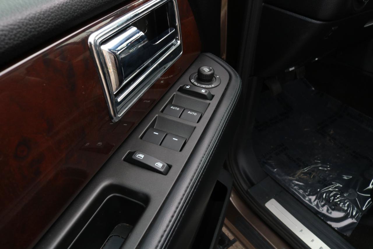 Used 2017 Lincoln Navigator Select AWD/4WD image 19