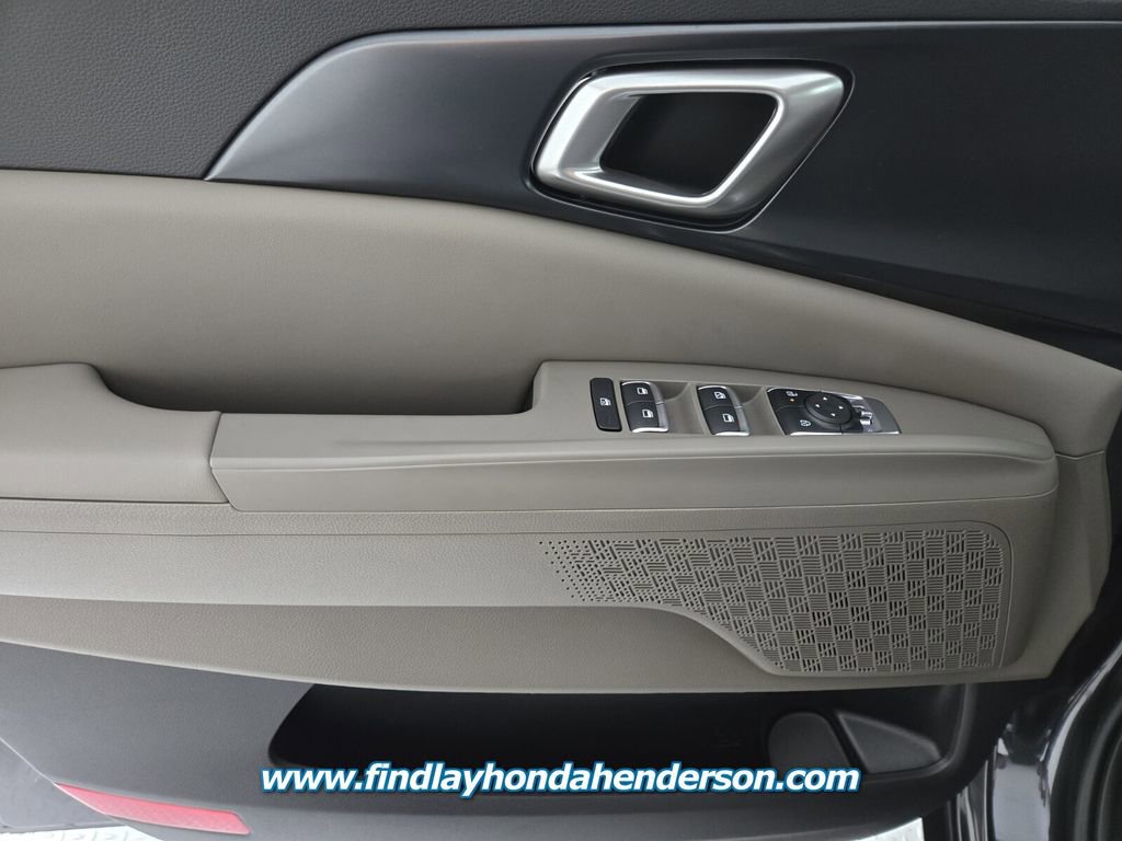 Used 2026 Kia Carnival FWD image 25