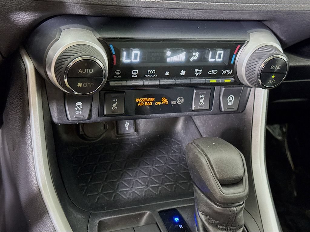 Certified 2020 Toyota RAV4 XLE w/ Convenience Package AWD/4WD image 8