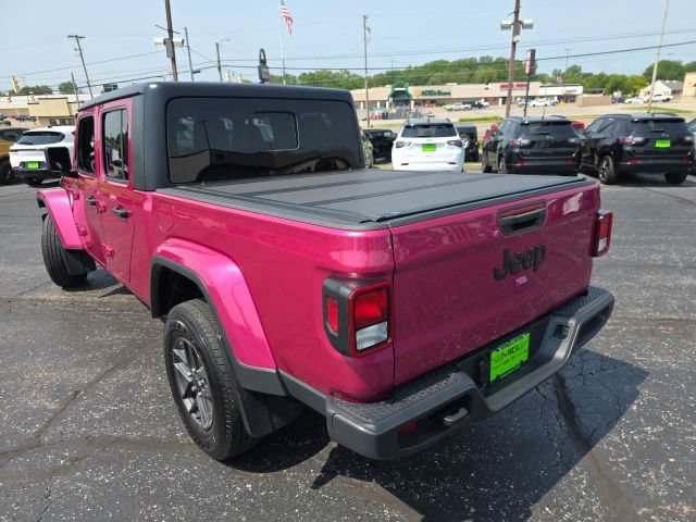 Used 2024 Jeep Gladiator Sport AWD/4WD image 5