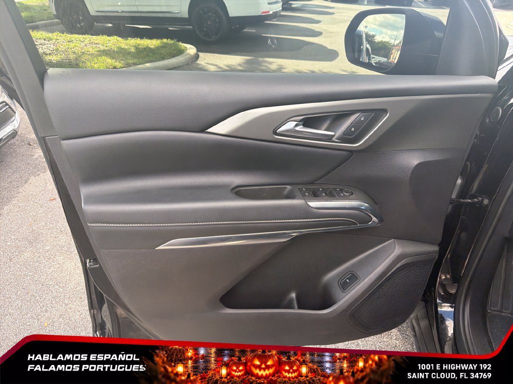 Used 2025 Chevrolet Traverse LT AWD/4WD image 10