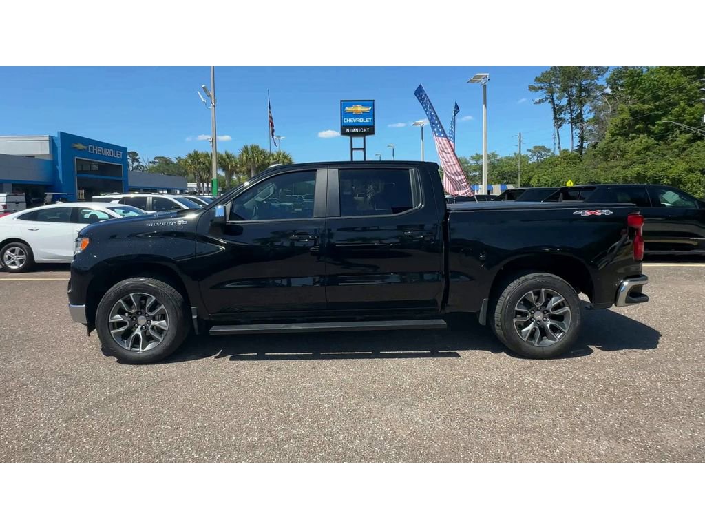 Used 2023 Chevrolet Silverado 1500 LT AWD/4WD image 9