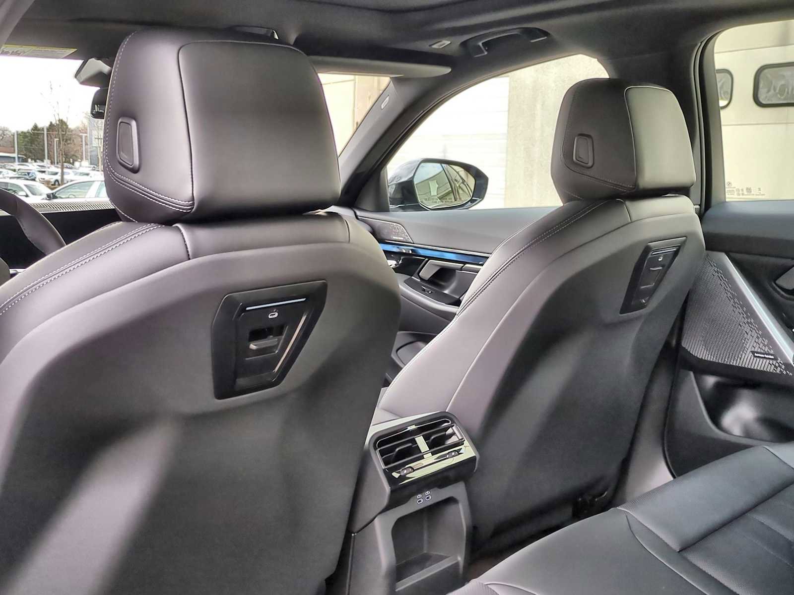 Certified 2025 BMW i5 xDrive40 w/ M Sport Package image 19