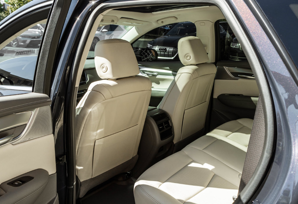 Used 2024 Cadillac XT5 Premium Luxury w/ LPO, Floor Liner Package AWD/4WD image 29