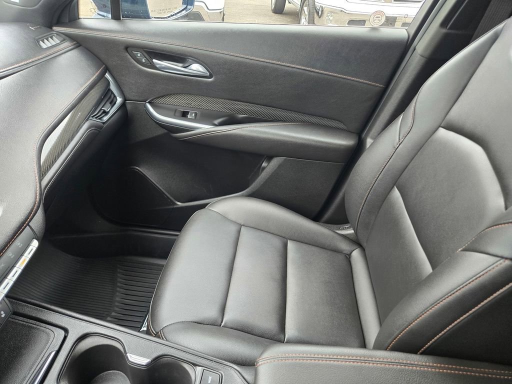 Used 2020 Cadillac XT4 Sport w/ Technology Package FWD image 15