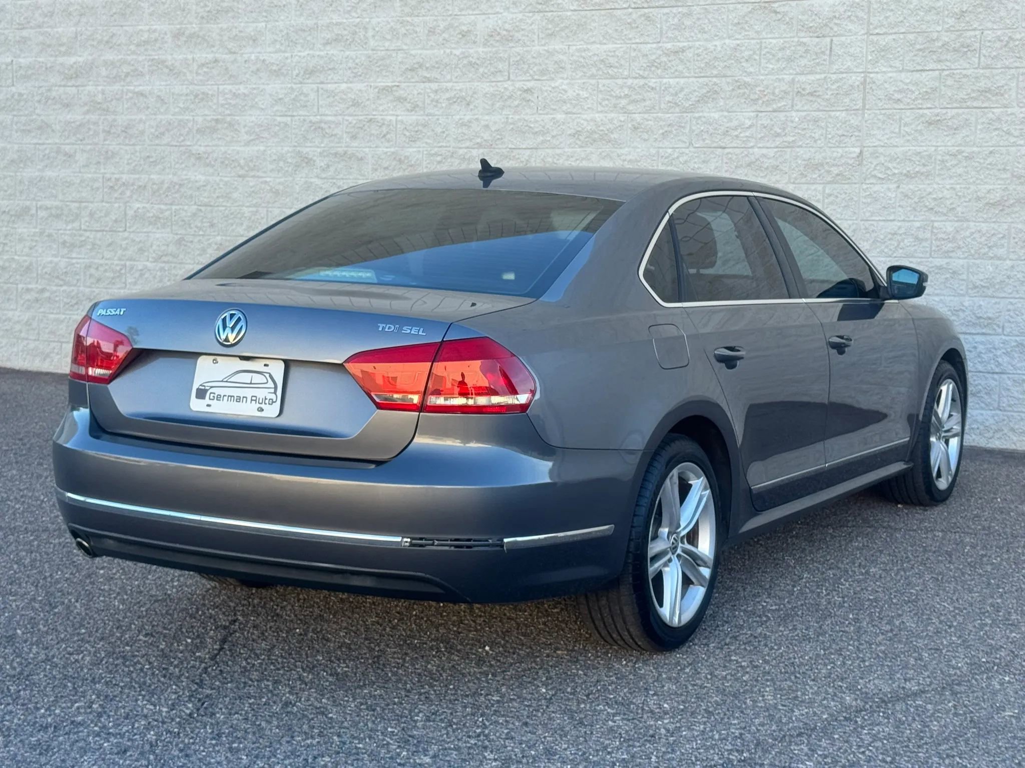 Used 2013 Volkswagen Passat TDI SEL Premium image 6
