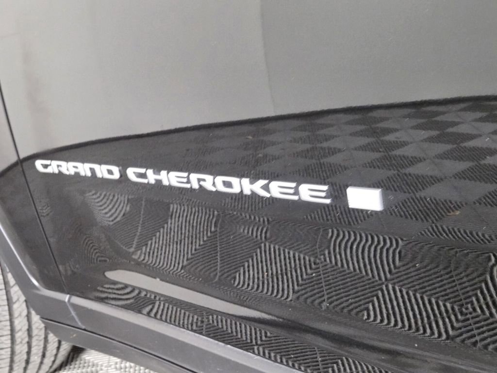 Certified 2024 Jeep Grand Cherokee L Limited w/ Luxury Tech Group II image 11