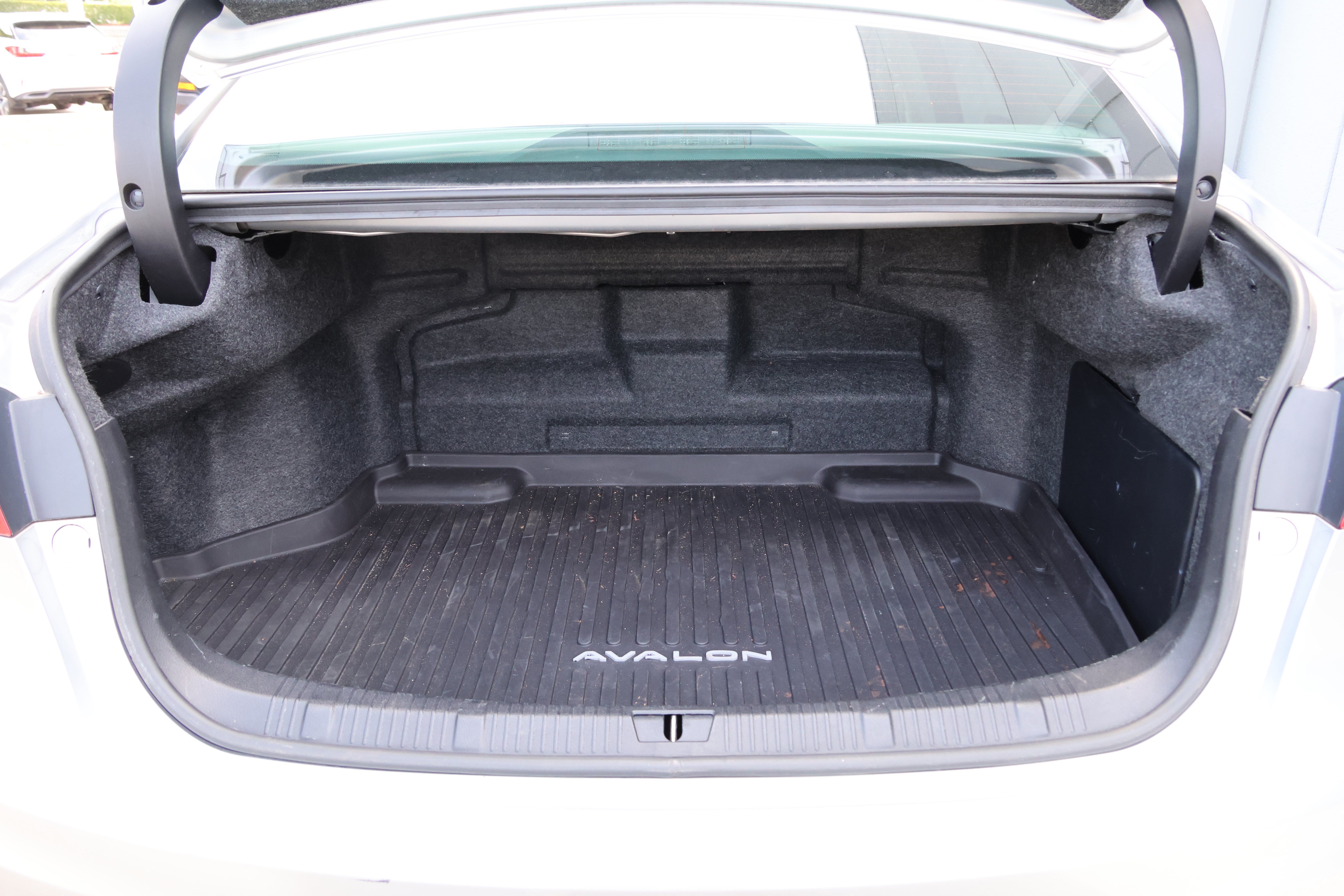 Used 2018 Toyota Avalon XLE Premium w/ All Weather Liner Package FWD image 36