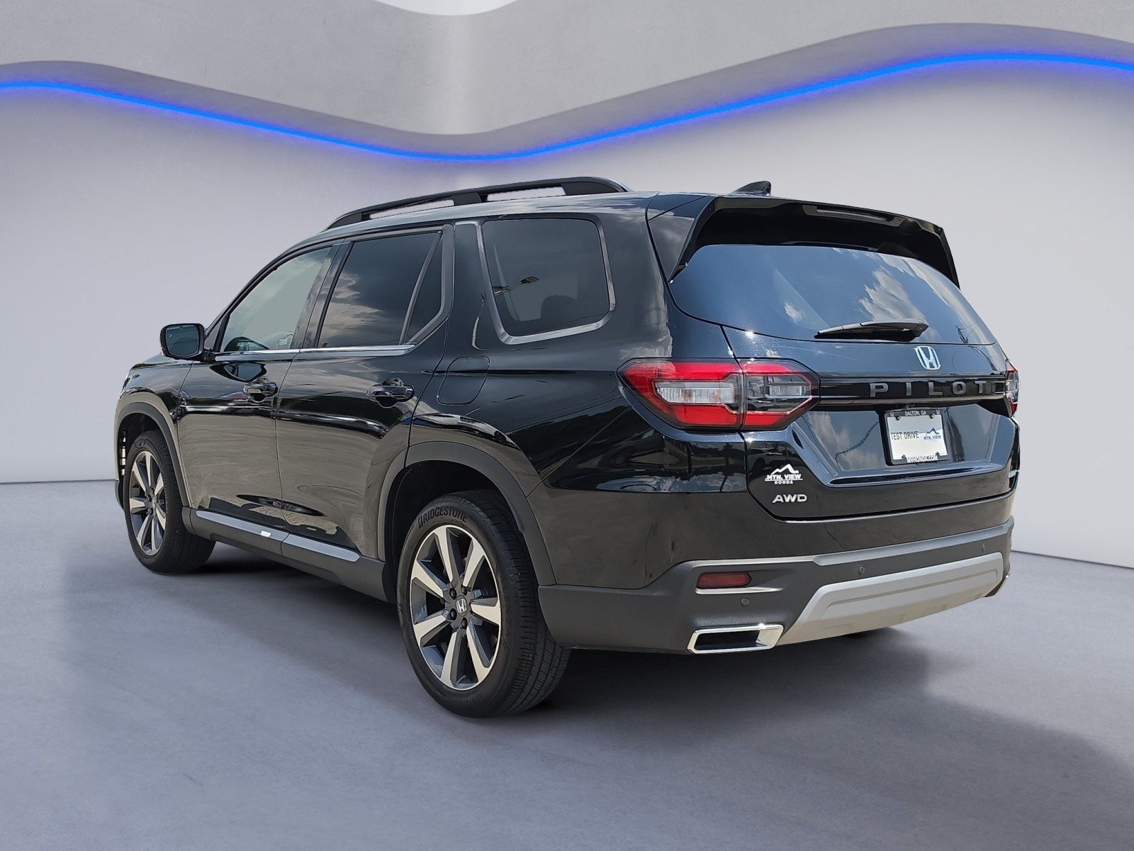 Used 2025 Honda Pilot Elite image 3