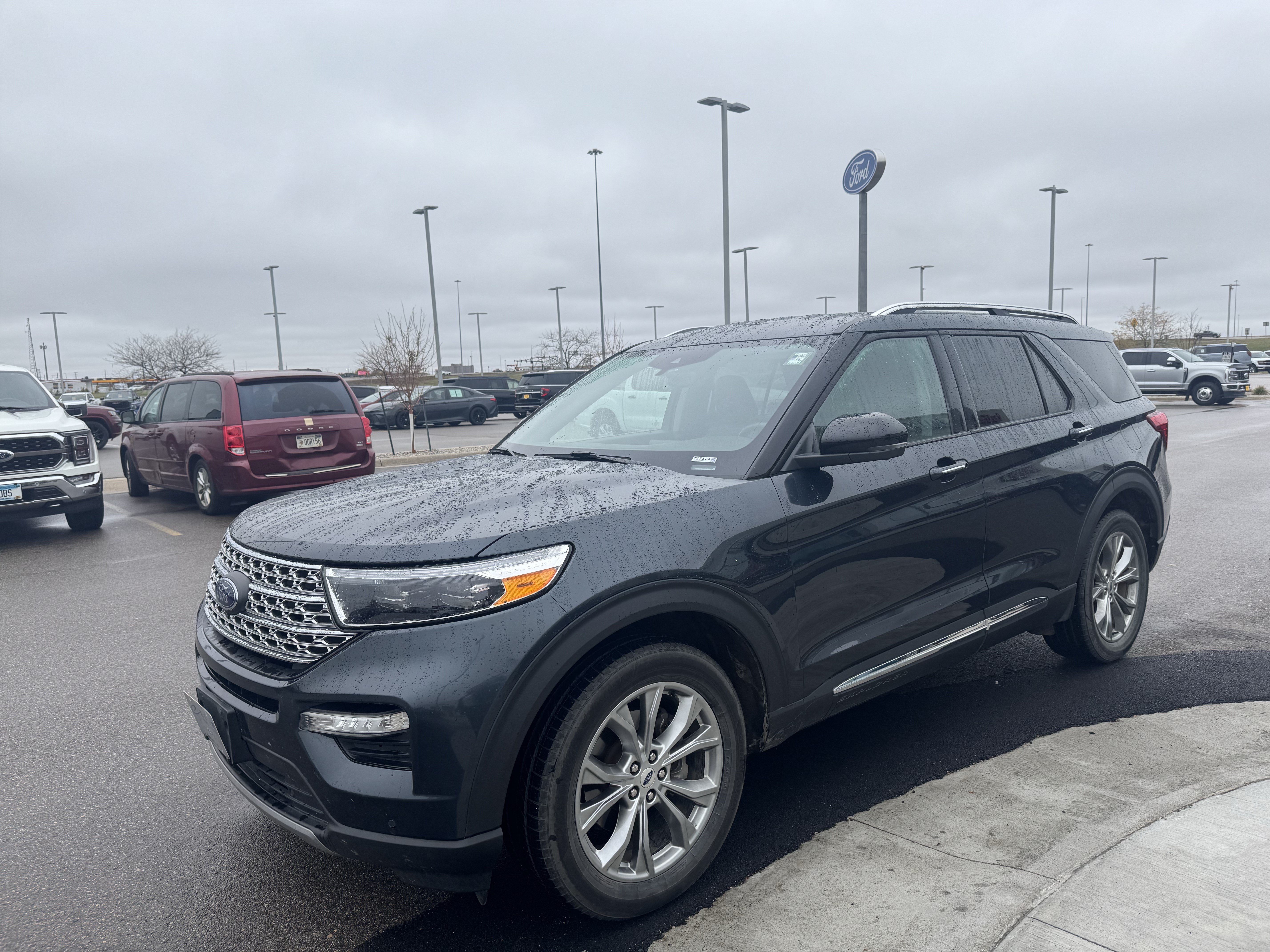 Used 2022 Ford Explorer Limited w/ Equipment Group 301A AWD/4WD image 3