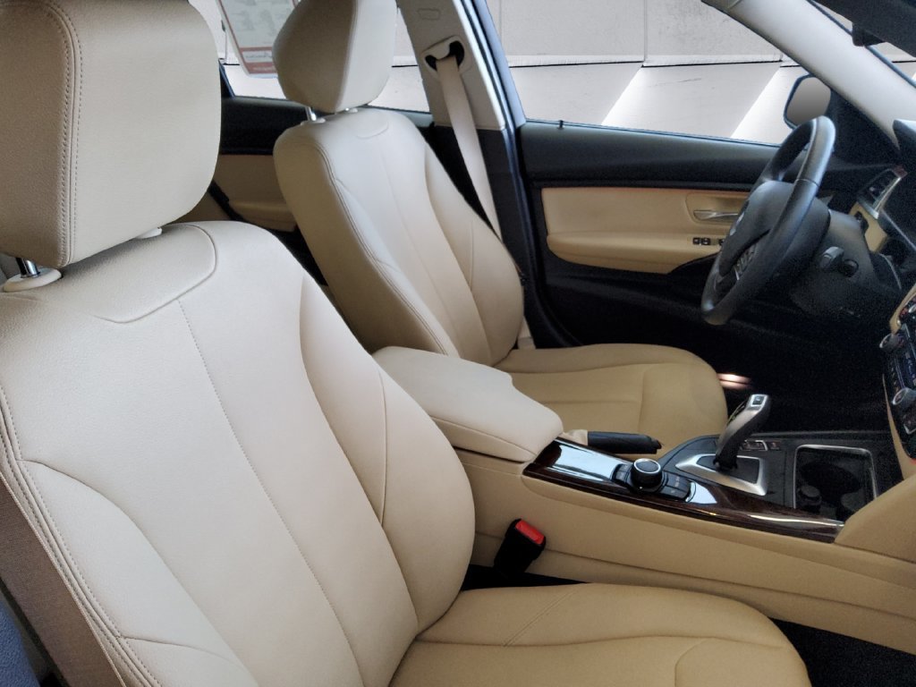 Used 2017 BMW 320i xDrive Sedan AWD/4WD image 14