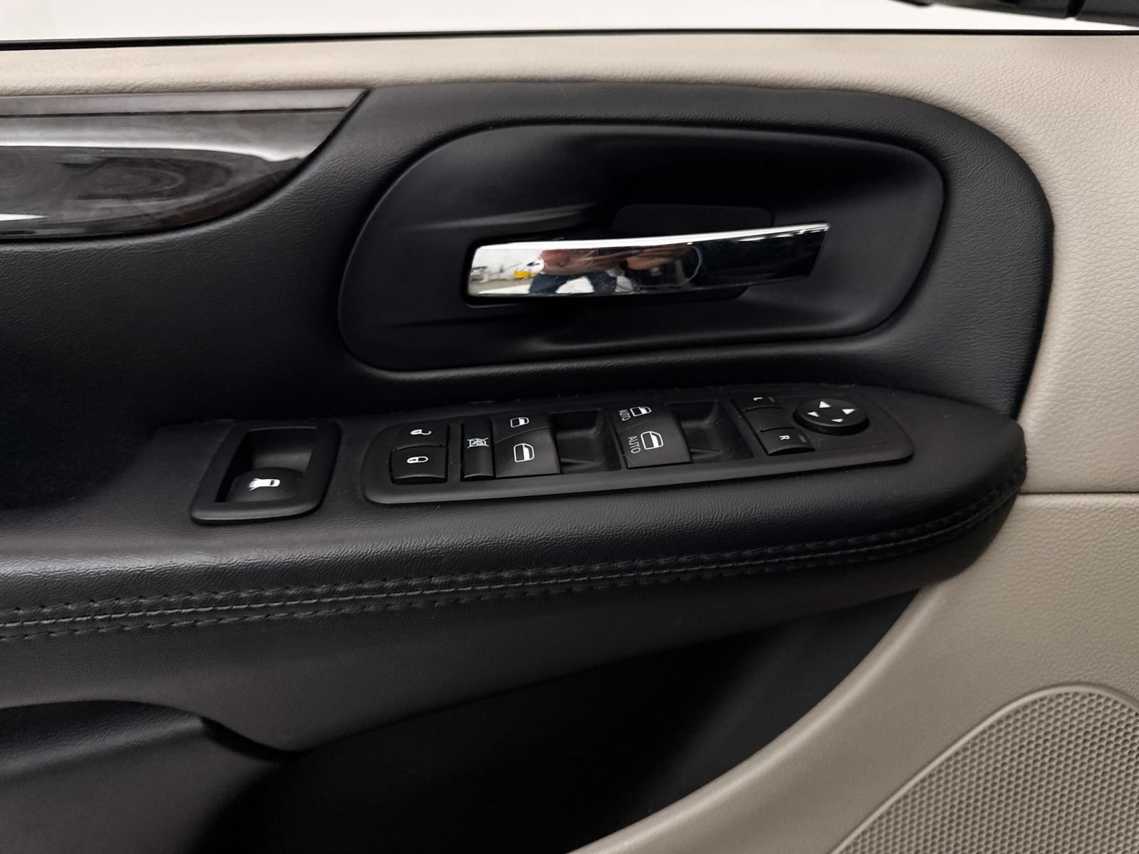 Used 2020 Dodge Grand Caravan SE w/ UConnect Hands-Free Group FWD image 21
