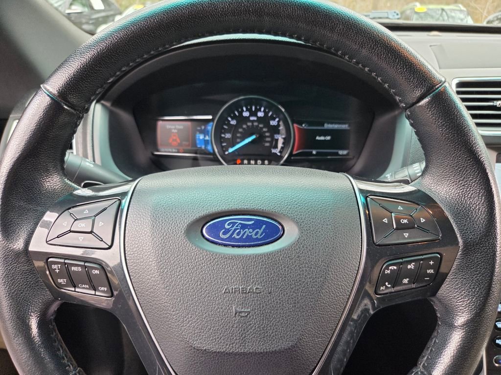 Used 2017 Ford Explorer Limited image 28