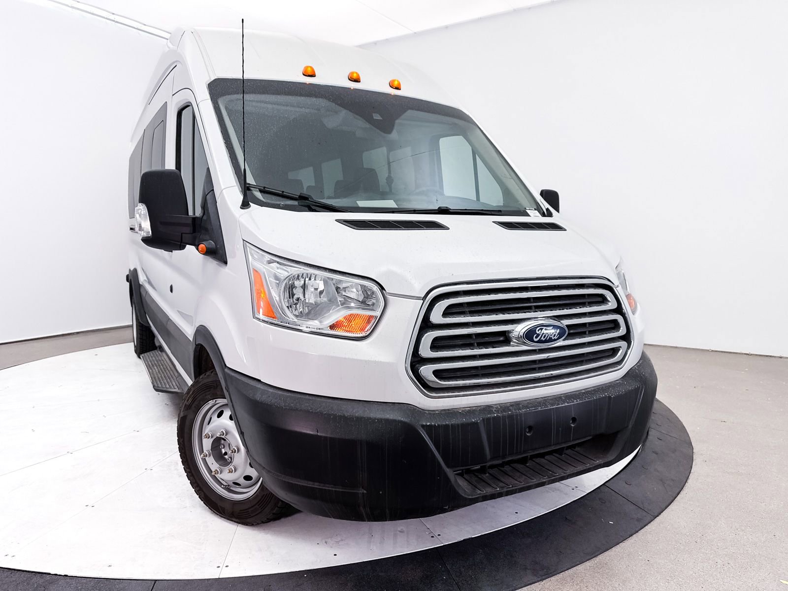 Used 2019 Ford Transit 350 XLT RWD image 6