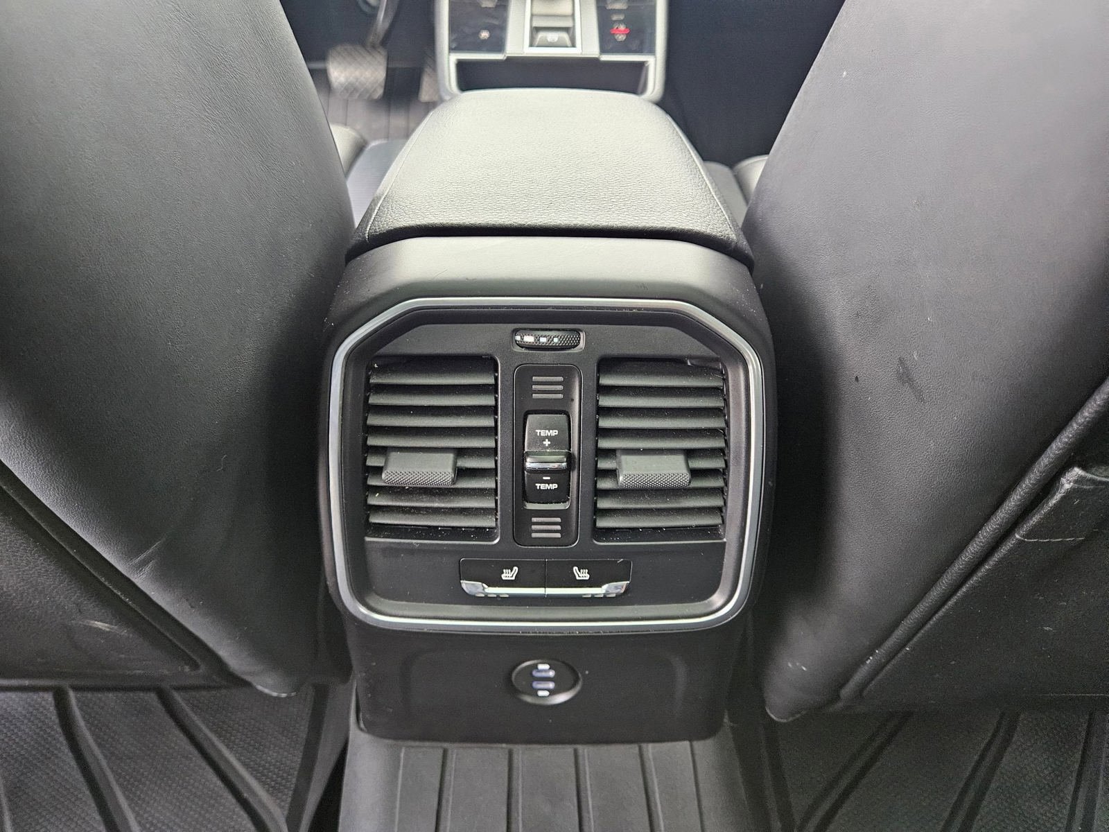 Used 2023 Porsche Macan AWD/4WD image 29