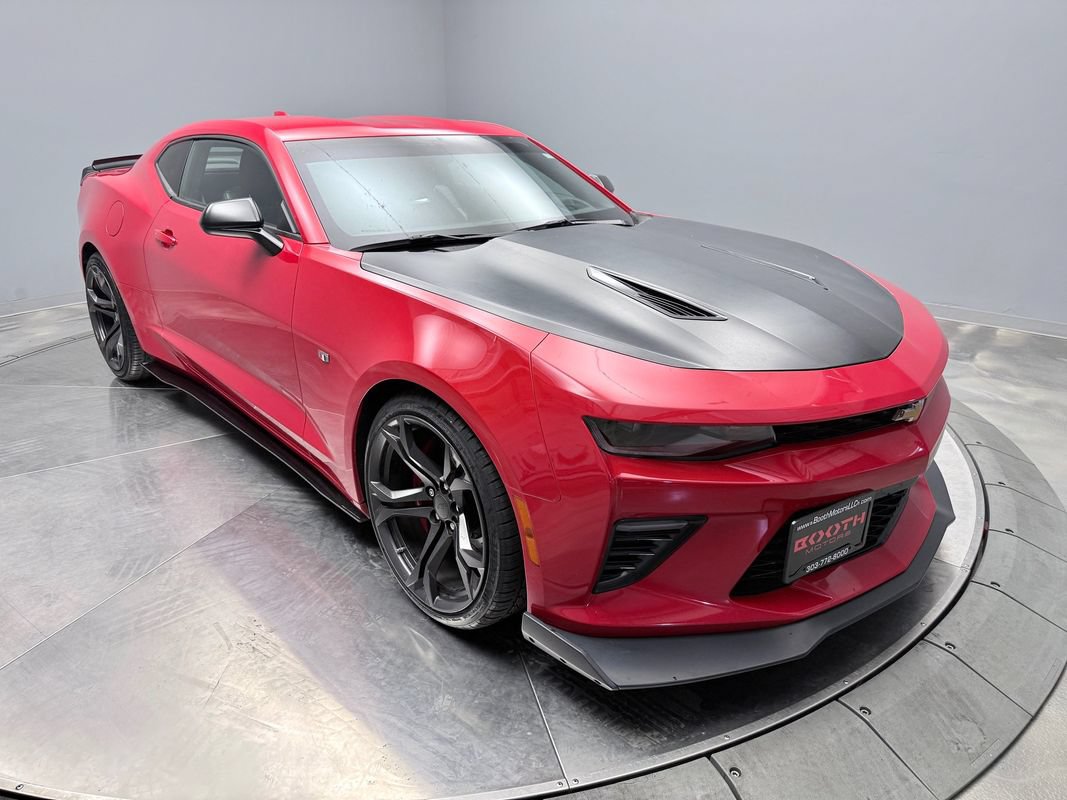 Used 2018 Chevrolet Camaro SS RWD image 3