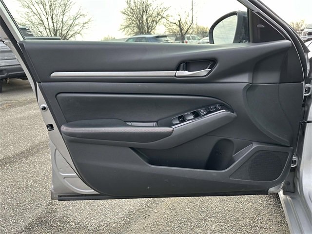 Used 2024 Nissan Altima 2.5 SR image 14