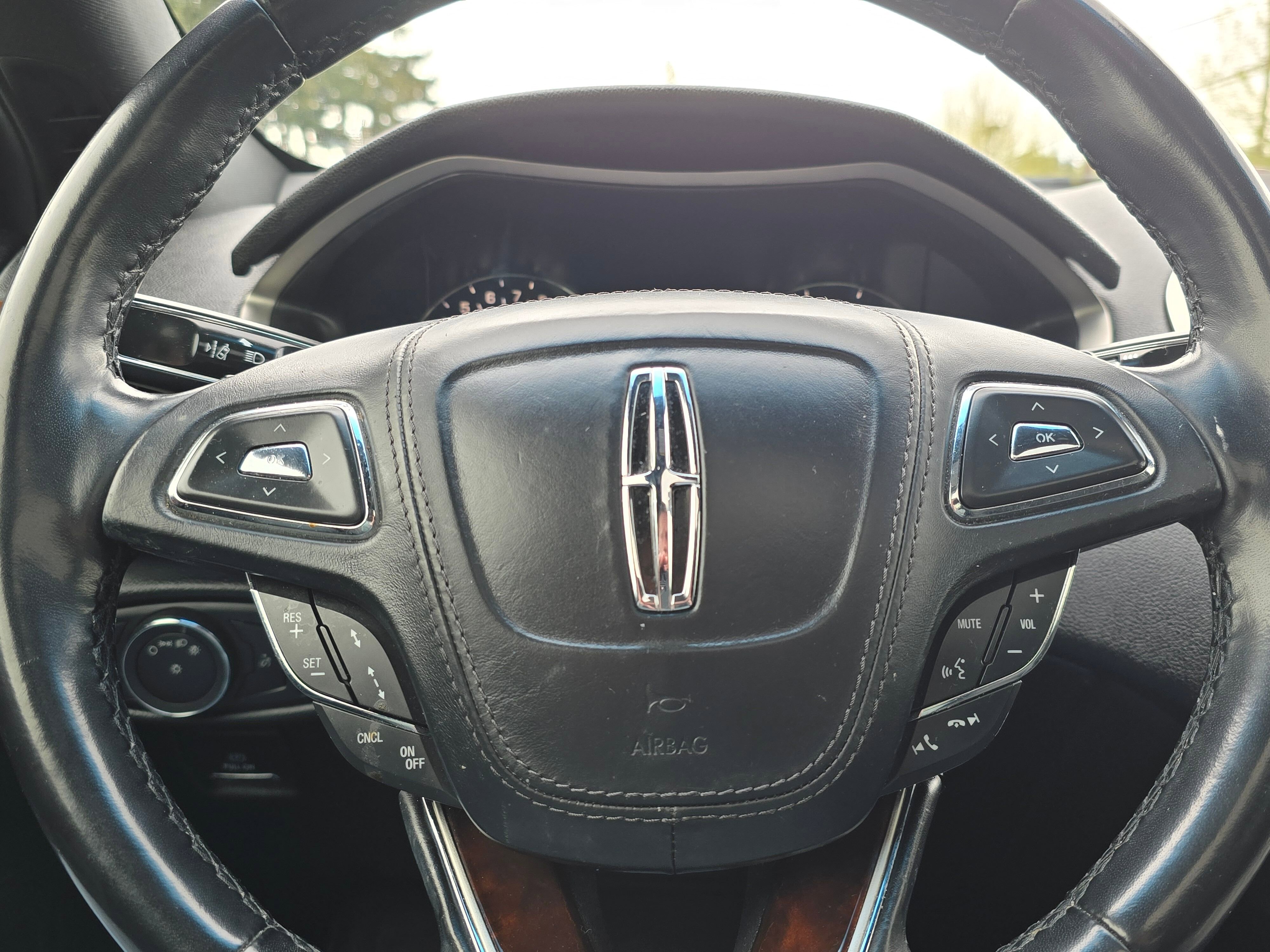 Used 2017 Lincoln MKZ Reserve FWD image 25