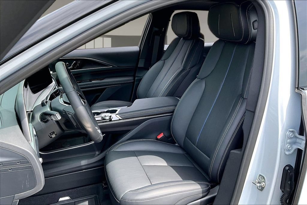 New 2026 Cadillac Lyriq Sport w/ LPO, ONYX Package RWD image 9