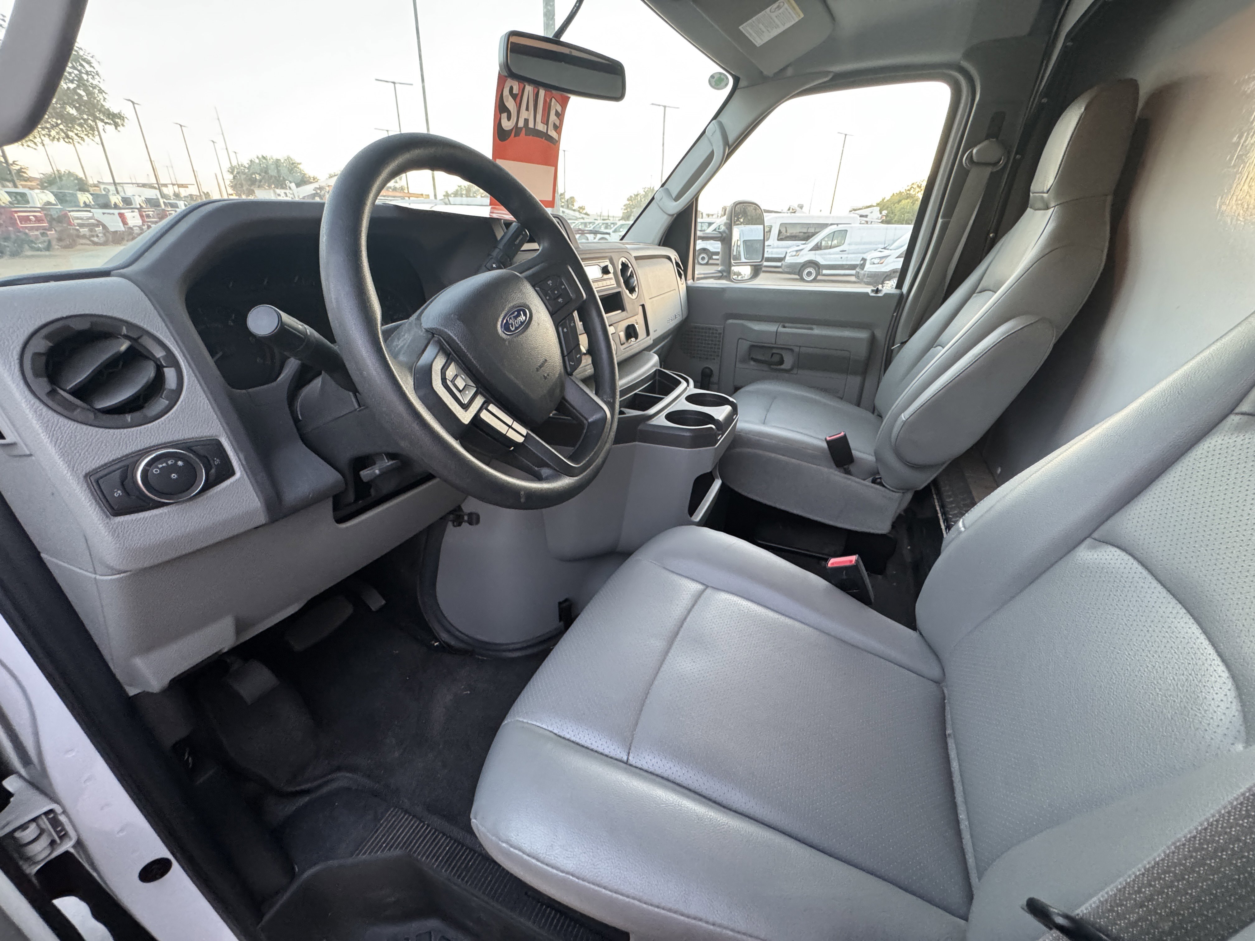 New 2023 Ford E-450 and Econoline 450 Super Duty image 3