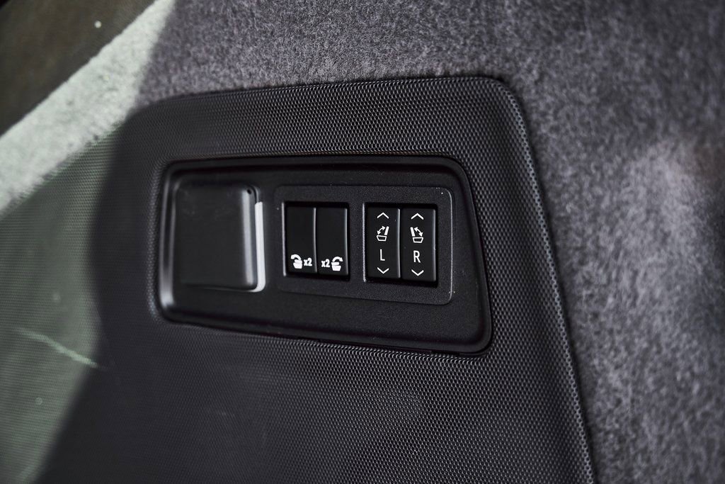 Used 2023 Cadillac Escalade ESV Sport w/ LPO, ONYX Package image 18