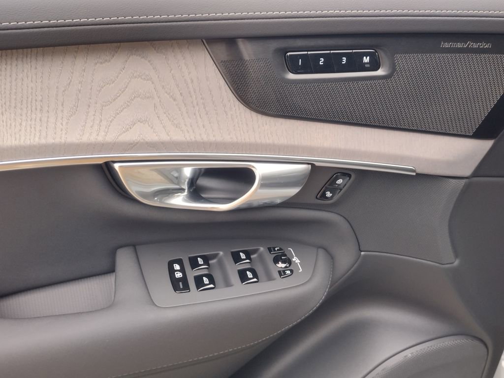 New 2026 Volvo XC90 B6 Ultra w/ Protection Package image 11