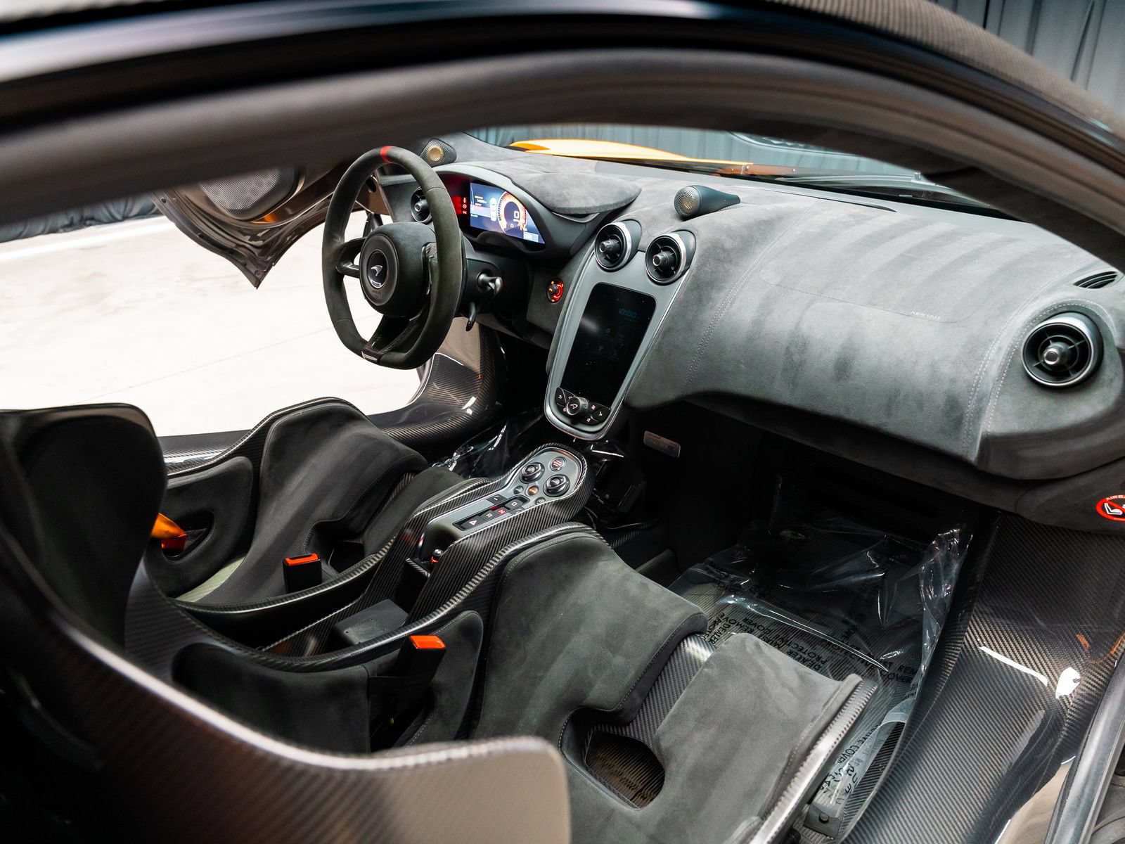 Used 2020 McLaren 620R RWD image 4