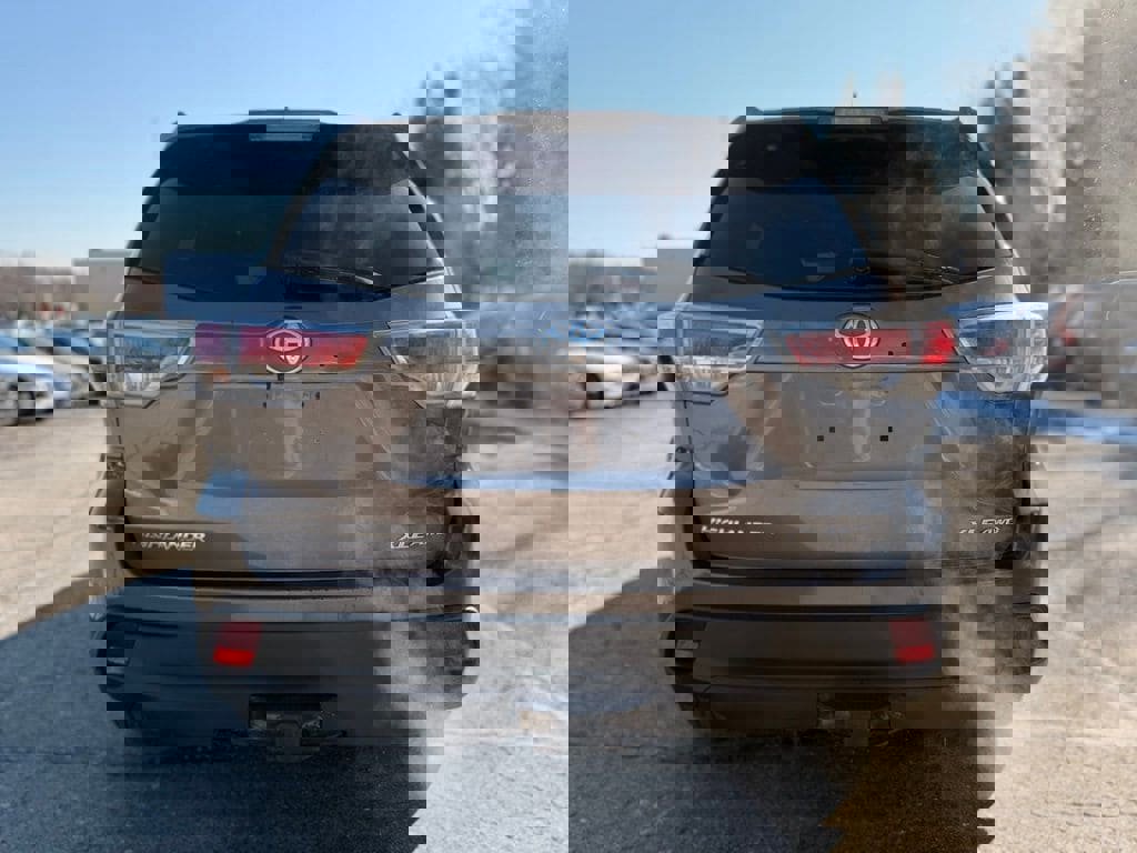 Used 2016 Toyota Highlander XLE image 5